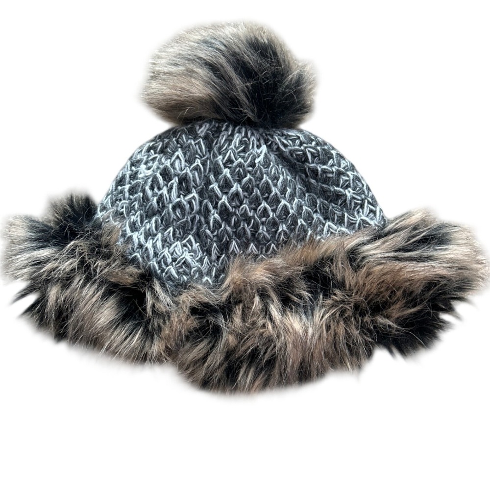 NWT Village House‎ Grey Knit Faux Fur Trim Pom Beanie Hat Fleece Lined One Size